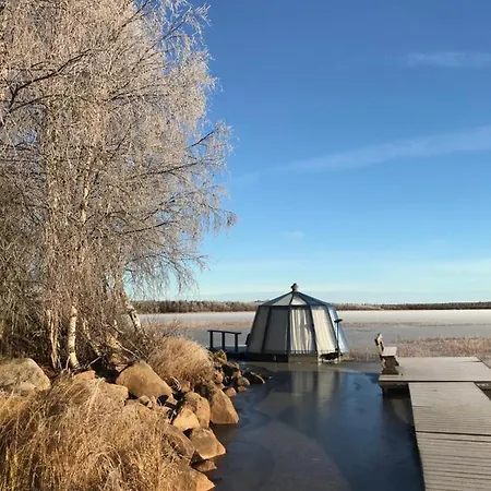 ラグジュアリーテント Vikajarvi Lake View Experience